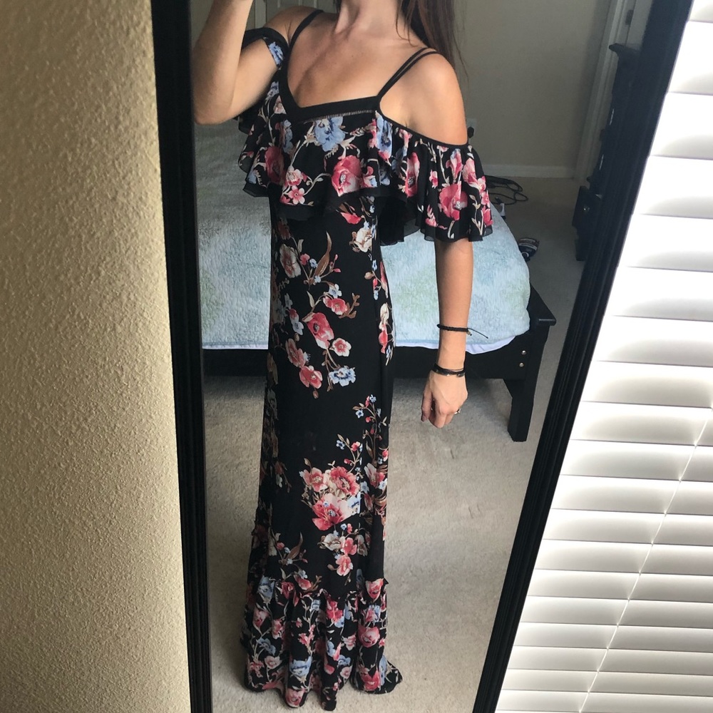 FLORAL COLD-SHOULDER EMBROIDERED MAXI DRESS